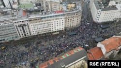 По подсчетам сербских властей, на митинг 15 марта вышло 107 тысяч граждан. 
