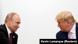 Володимир Путін і Дональд Трамп на зустрічі в Осаці, Японія, 28 червня 2019 року