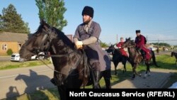 К 110-летию Канжальской битвы группа кабардинских всадников должна была совершить торжественное шествие к горе Канжал