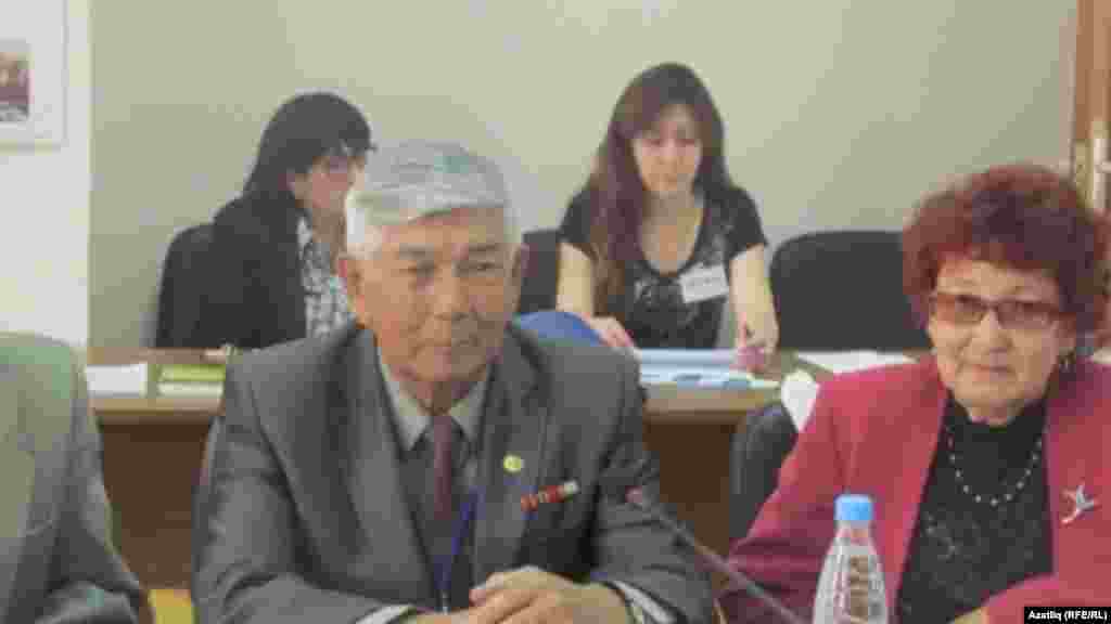 Конференциядә катнашучылар Равил Гыйлфанов, Клим һәм Рауза Садыйковлар