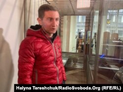 Затриманий Остап Стахів у кабінці в залі суду