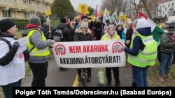 A Mikepércsi Anyák egyik korábbi tüntetése 2023. január 28-án. A szervezet június 14-re is tiltakozást szervez a környezeti hatóságként eljáró kormányhivatal épülete elé