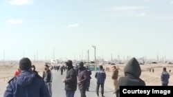 Ереуілге шығып тұрған Жетібай ауылының тұрғындары. 28 наурыз, 2023 жыл.