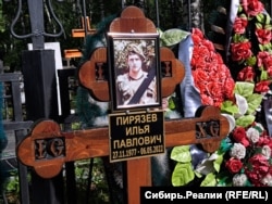 Mormântul lui Ilia Piriazev, care a participat la mai multe campanii militare rusești înainte de a muri în Ucraina.