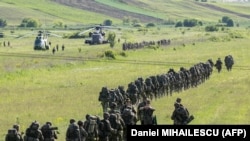 Imagine dintr-un poligon din România, în timpul unui exercițiu militar internațional – 14 mai 2024 
