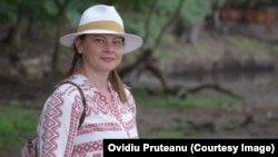 Maria Alina Cergan avea 38 de ani și era însărcinată în 16 săptămâni. A murit în spitalul din Bacău la nici 24 de ore de la internare.