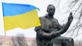 Архівна світлина. Пам'ятник Августину Волошину в Ужгороді
