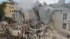 Locuitorii Kievului i-au ajutat pe salvatori să caute victime ale atacului din 8 iulie sub dărâmături. 