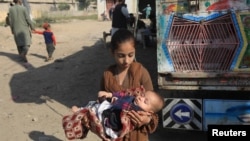 له پاکستانه یوه اېستل شوې افغانه کورنۍ