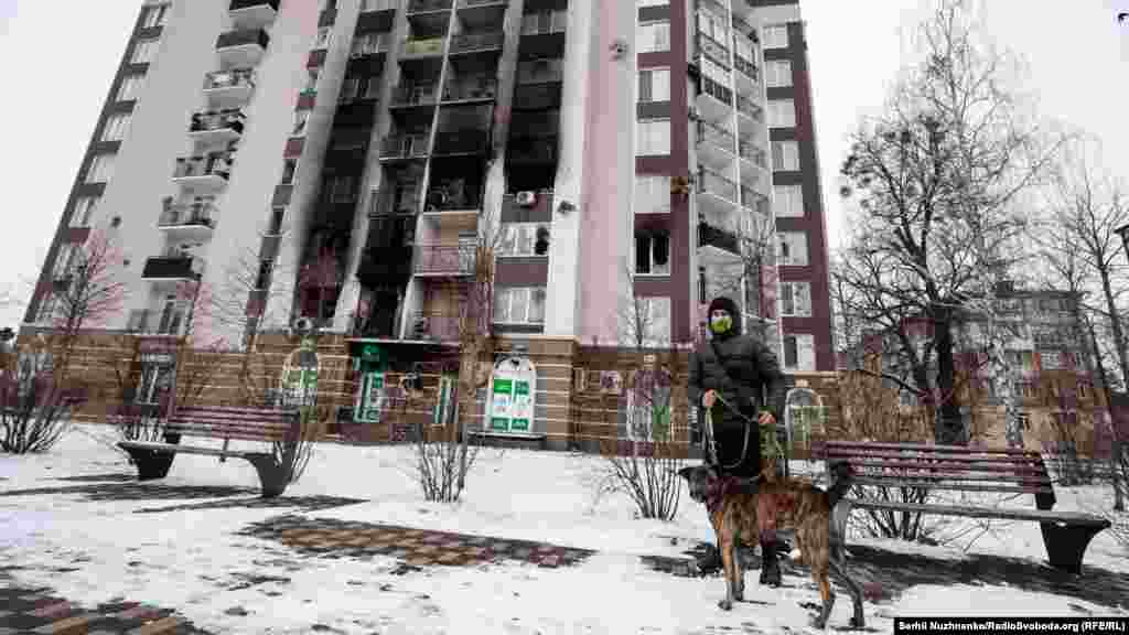 За офіційними даними, понад 2,5 тисячі споруд пошкодили російські окупанти у Бучі. Порахували, що загалом збитки міста складають понад 5 мільярдів гривень. У вересні минулого року міський голова Анатолій Федорук повідомляв, що у місті знесуть 372 приватних будинки і два багатоповерхових. Вони не підлягають відновленню 