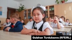 Ученики одной из бишкекских школ. 