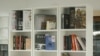 Паліца зь беларускімі кнігамі. Ілюстрацыйнвае фота