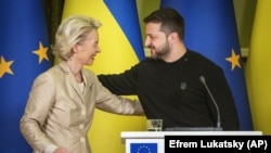 Председателката на Европейската комисията Урсула фон дер Лайен и президентът на Украйна Володимир Зеленски