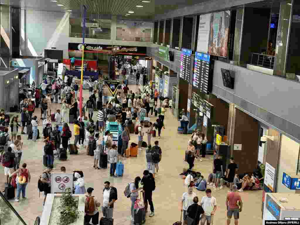 Aeroportul Internațional Herni Coandă, București, România – cel puțin două curse aeriene au fost anulate pe 19 iulie, în urma defecțiunii cibernetice de la nivel global.