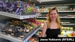 Edhe pse çmimet janë më të larta se në Rusi, Margarita Kapilova nga Moska thotë se blen në dyqanet me produkte ruse për shkak të nostalgjisë, kur dëshiron një shije nga vendi i saj. Budvë, 14 gusht 2023.