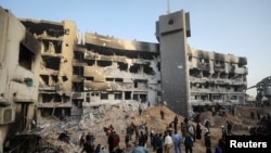 Urmările atacurilor asupra spitalului Al-Shifa din orașul Gaza.