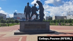 Un monument din Prokopievsk dedicat istoriei minelor de cărbuni din această regiune a Rusiei.