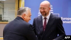 Шарл Мишел и Виктор Орбан на Самит во Брисел, октомври 2023 година