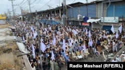 د خیبرپښتونخوا په باجوړ کې هم پرون (سهشنبه) د ناامنۍ او د پوځي عملیاتو خلاف کاربندیز او احتجاج شوی دی.