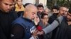 Шефот на Бирото на Ал Џезира во Газа, Ваел Ал-Дахдух, на погребот на синот Хамза Ваел Дахдух, новинар на телевизиската мрежа Ал Џезира, на 7 јануари 2024 година.