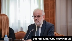 претседателот на Собранието Талат Џафери.