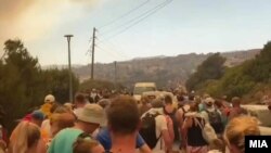 Пожари на грчкиот остров Родос, евакуација на жители и туристи.