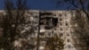 Поразена жилищна сграда в Херсон от октомври 2023 г. Снимката е илюстративна