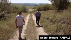 Reprezentanții primăriei și ai Agenției Naționale pentru Siguranța Alimentelor vor verifica dacă terenul este abandonat, la solicitarea proprietarilor loturilor vecine.