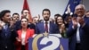Presidenti i zgjedhur i Malit të Zi, Jakov Millatoviq, në mesin e bashkëpartiakëve dhe mbështetësve të tjerë.