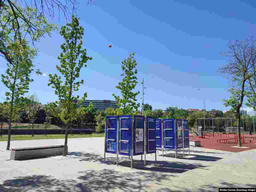 Panouri electorale în parcul de pe malul Someșului, cartierul Grigorescu, Cluj-Napoca, modernizat cu bani UE. Candidații nu s-au înghesuit să-și prezinte oferta electorală. Panourile sunt aproape goale. Câte un afiș electoral ici și colo. 