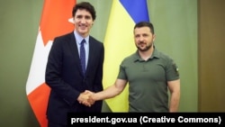 Президент України Володимир Зеленський і прем’єр-міністр Канади Джастін Трюдо (ліворуч). Київ, 10 червня 2023 року, фото ілюстративне