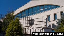 În august 2023, Chișinăul a expulzat 22 de diplomați ruși și 23 de angajați din serviciul tehnic, limitând cu două treimi personalul Ambasadei ruse.