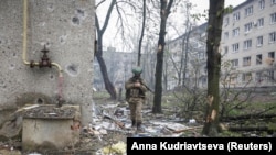 Илустрација: Украински војник во Бахмут