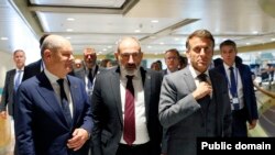 Шпанија - Премиерот на Ерменија Никол Пашинијан се состана со германскиот канцелар Олаф Шолц и францускиот претседател Емануел Макрон во Гранада, 5 октомври 2023 година.