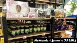 Produkte turke në dyqanin turk në Podgoricë, 15 gusht 2023.