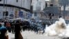 Policija pokušava da rastjera demonstrante u Najrobiju, 25. juni 2024. 