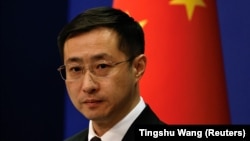 Diplomația chineză spune că SUA ar trebui să înceapă cu „propriul exemplu” în ce privește ideea de a tăia din bugetele destinate apărării. În imagine: Lin Jian, purtătorul de cuvânt al ministerului de Externe de la Beijing.