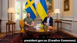 Президент України Володимир Зеленський і прем’єр-міністр Швеції Ульф Крістерссон (праворуч). Харпсунд, Швеція, 19 серпня 2023 року 