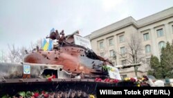 Tanc rusesc în faţa Ambasadei Rusiei din Berlin