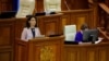 Deputata Olesea Stamate, la tribuna Parlamentului, când încă era președintă a Comisiei juridice, numiri și imunități, iulie 2023.
