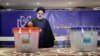 Iranski predsjednik Ebrahim Raisi daje svoj glas na parlamentarnim izborima u Teheranu 1. marta. "Islamska republika je sada neustavna teokratija kojom vlada manjina", kaže iranski stručnjak.