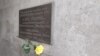 Memorijalna tabla na mestu na kojem je Slavko Ćuruvija ubijen 11. aprila 1999. godine