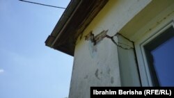 Škola "Migjeni" u Šipituli napukla i oštećena od obližnjeg rudnika