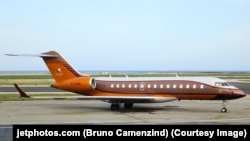 Bombardier BD-700-1A10 Global Express XRS, серийный номер 9371, бортовой номер M-UNIS.