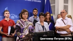 Корнелия Нинова, Ирена Анастасова и Владимир Шейтанов.
