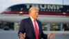 Дональд Трамп робить заяву для преси після формального арешту