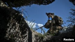 Військовослужбовець 3-ї окремої десантно-штурмової бригади ЗСУ поблизу Бахмута, 7 вересня 2023 року