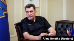 За словами Зеленського, для України Молдова є «надзвичайно вагомою державою і з точки зору безпекових викликів в регіоні, і з точки зору двосторонньої взаємодії». 