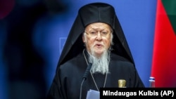 У своєму зверненні патріарх Варфоломій зазначив, що підтримує ініціативу російського руху «Наш выход»