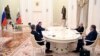 Presidenti rus, Vladimir Putin, merr pjesë në një takim me udhëheqësin serb të Bosnjës, Milorad Dodik, në Moskë, Rusi, 23 maj 2023.